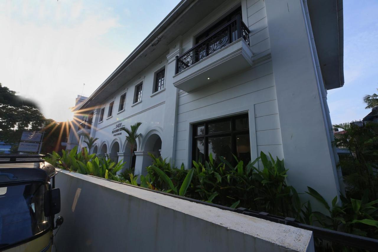 อินดี้ โอลด์ คอร์ตเฮาส์ Hotel Kochi ภายนอก รูปภาพ